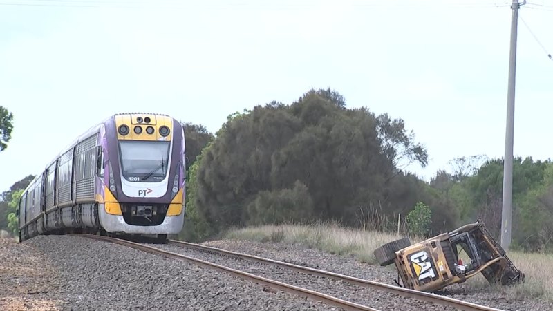 Passengers evacuated after train collides with truck on Princes Highway in regional Victoria