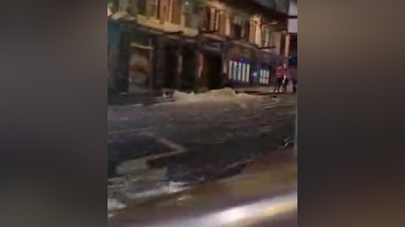 Burst water main closes Brisbane CBD street