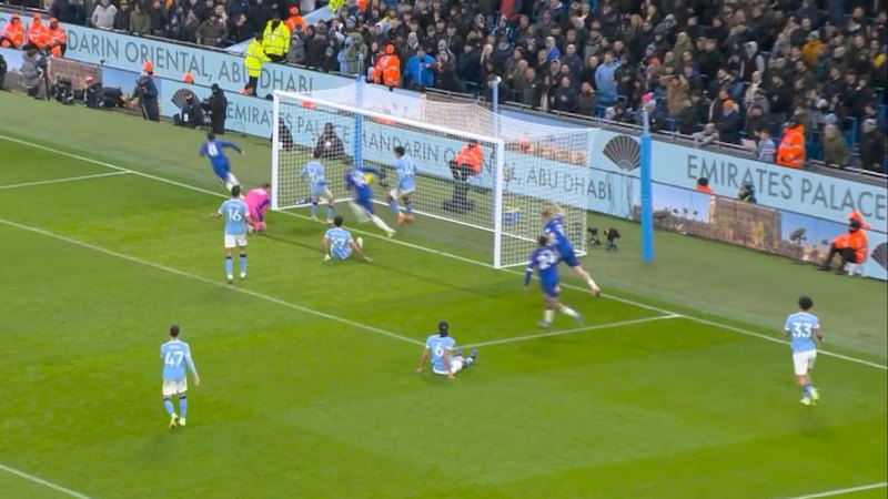 Fernandez dents City title hopes