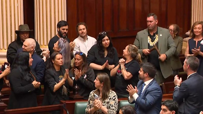 Victorian premier delivers apology to First Peoples