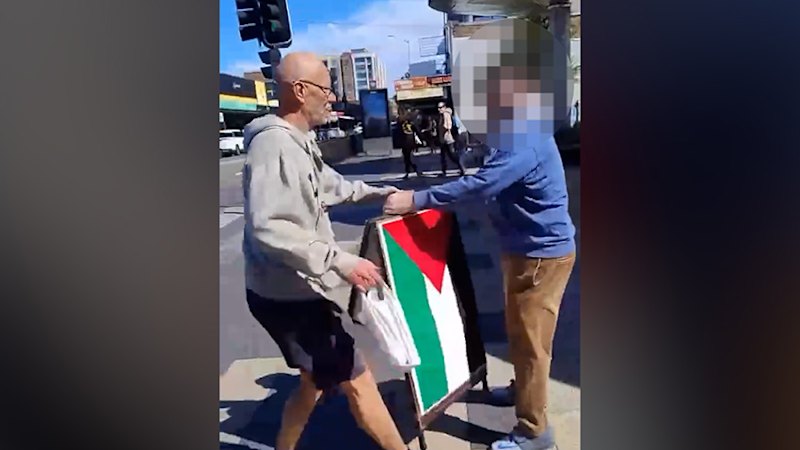 IDF Volunteer attacks man on the street