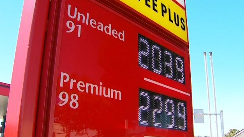 Victorian commuters urged to take public transport amid fuel shortage