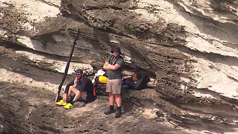 Paramedics rescue spear fisherman from side of cliff on Sydney's northern beaches