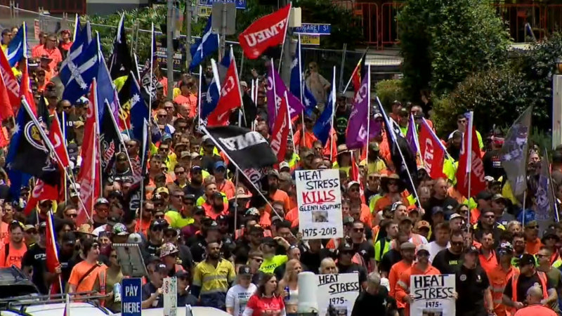 Thousands of tradies flood Brisbane CBD in protest of deal suspension