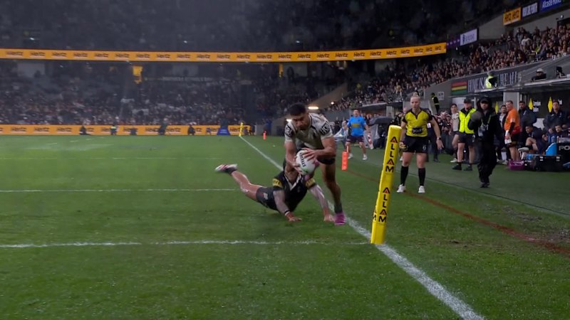 Karapani dives over corner for equalising try