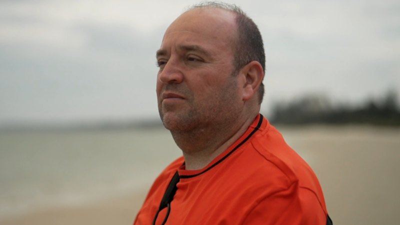 Bondi Beach hero returns to scene of shooting