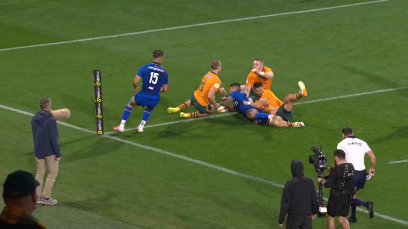 Melbourne-born winger powers over for Italy