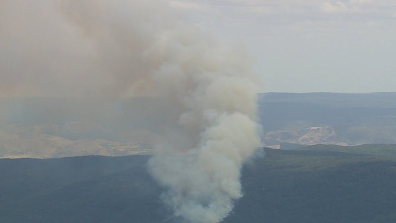 Fire emergency breaks out as temperatures climb across Victoria