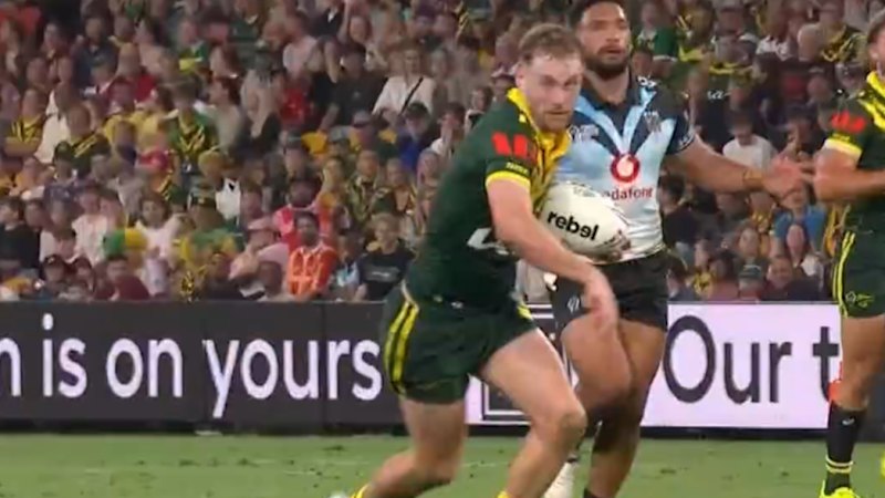 Australia Kangaroos survive Fiji scare to win second World Cup match