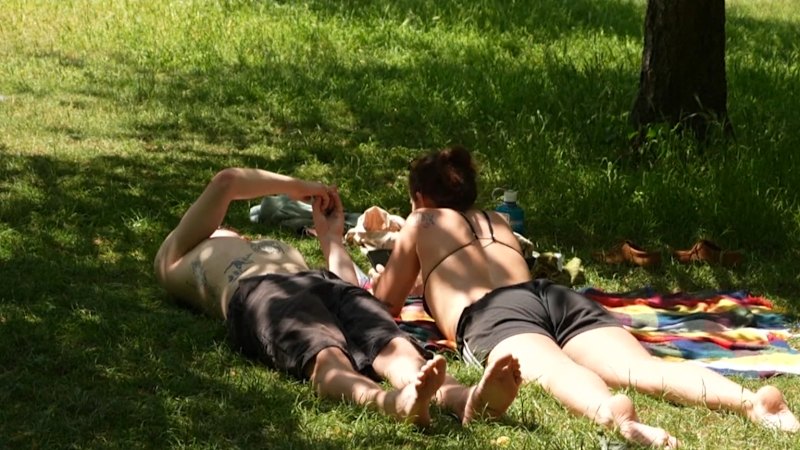 UK swelters through record heat