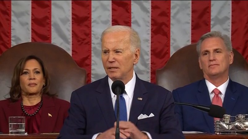 Joe Biden, Birliğin Durumu adresindeki hecklers'a bakıyor