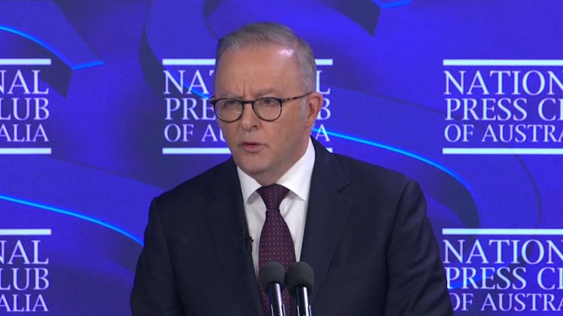 Federal government takes aim at gambling ads