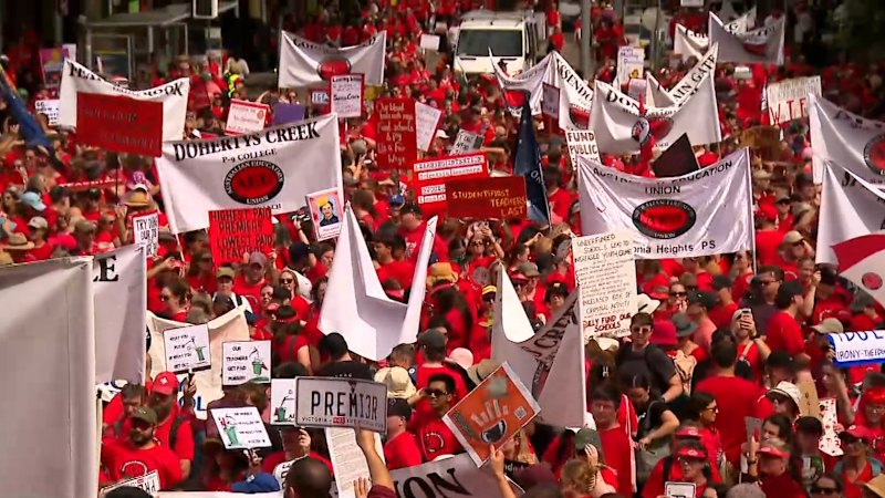 More than 40,000 Victorian teachers march off the job