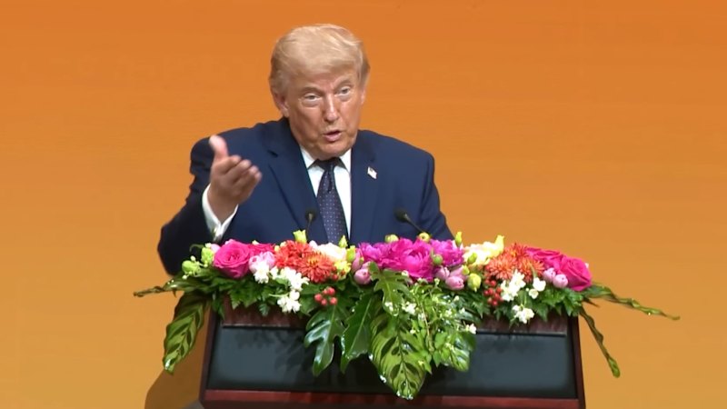 Trump delivers speech at state banquet in China