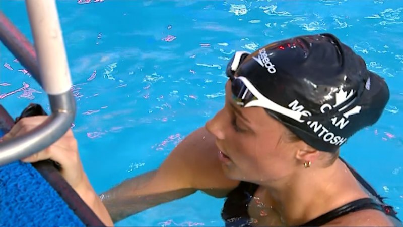 Summer McIntosh wins women’s 400m individual medley gold and breaks Pan Pacific record