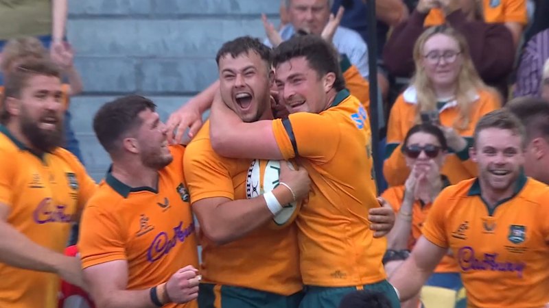 Wallaby No. 1000 Massimo De Lutiis scores on debut as home side extends lead