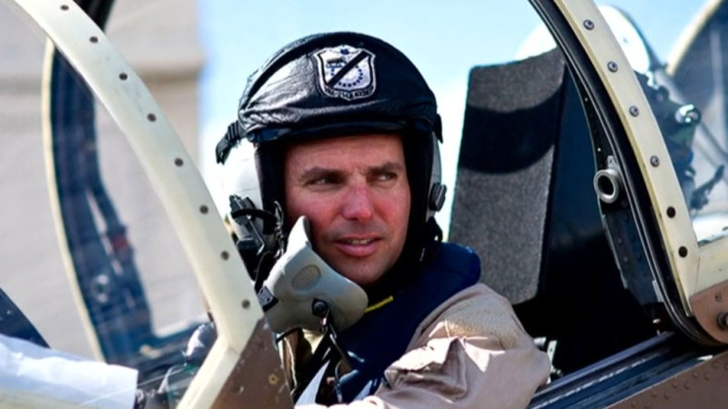 Eski 'Top Gun' pilotu, iade teklifini 'siyasi' olarak nitelendirdi