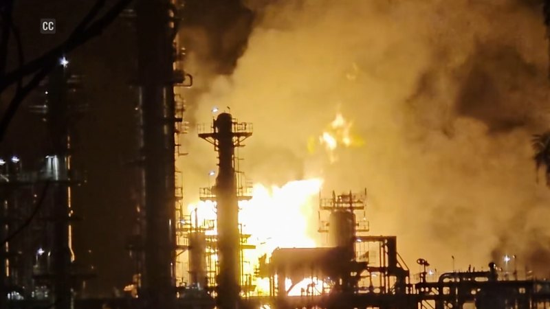 Geelong oil refinery erupts in flames