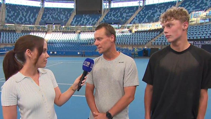 Hewitt partners up with son, Cruz, in return