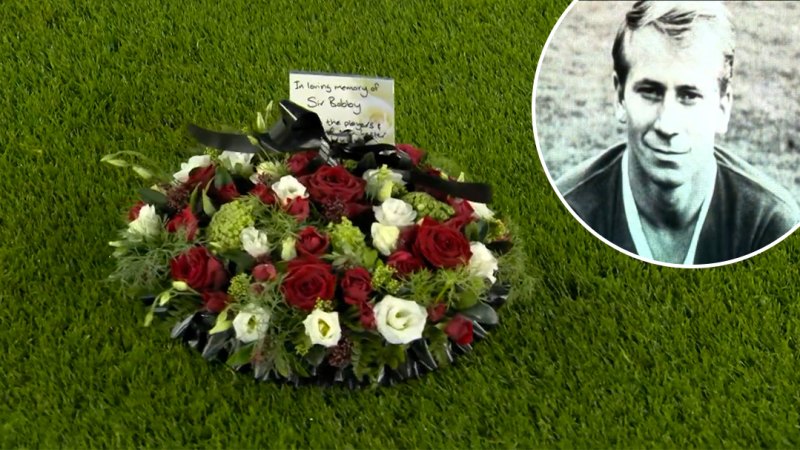 United mourn loss of Bobby Charlton
