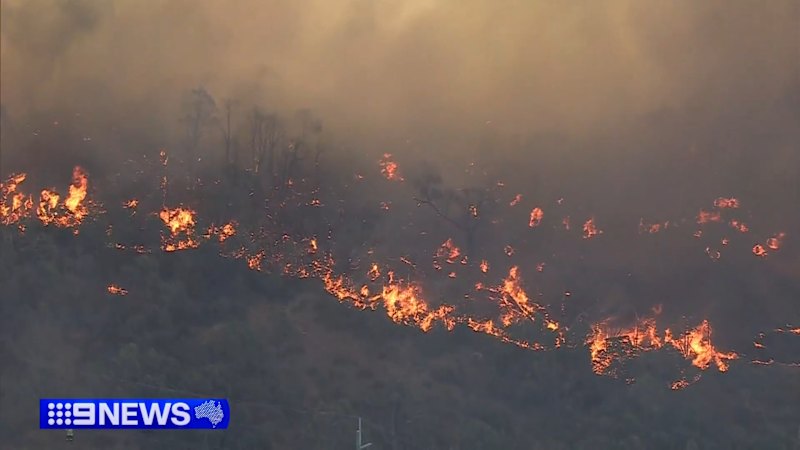 Emergency warning over bushfire threatening Perth homes