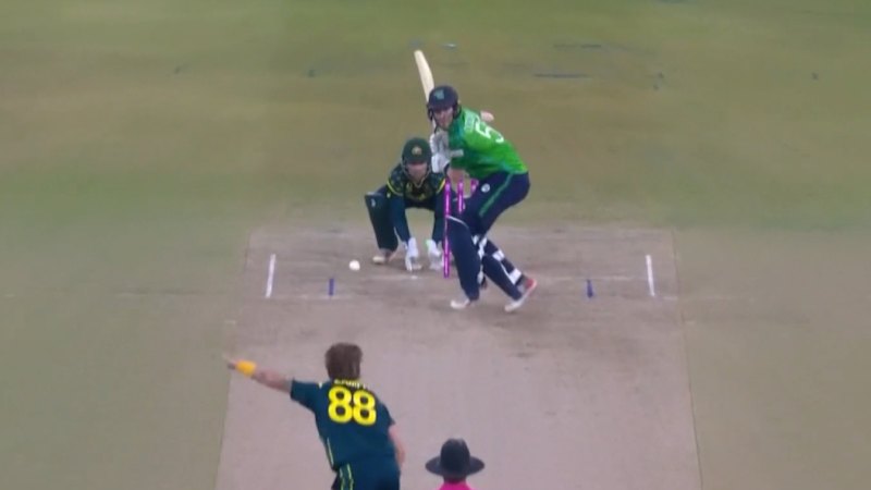 Aussies rout Ireland in World Cup opener