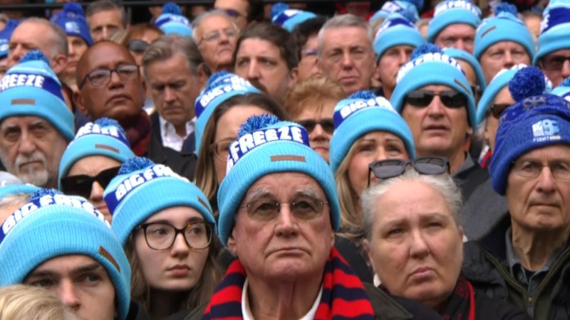 Thousands farewell Neale Daniher