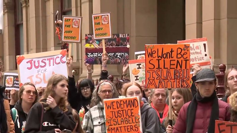 Loved ones of Isla Bell rally outside of Supreme Court