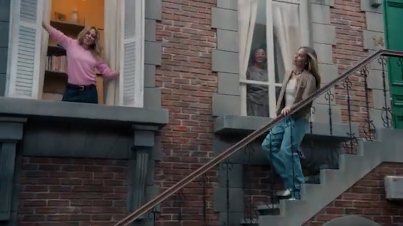 Chanel ad featuring Margot Robbie and Kylie Minogue