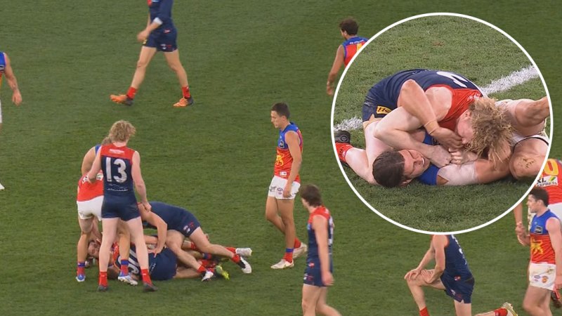 Lions star in hot water over apparent eye-gouge