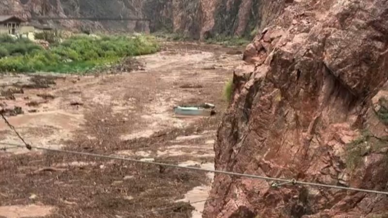 Büyük Kanyon'da meydana gelen ani sel felaketinde onlarca kişi kaybolmuş olabilir