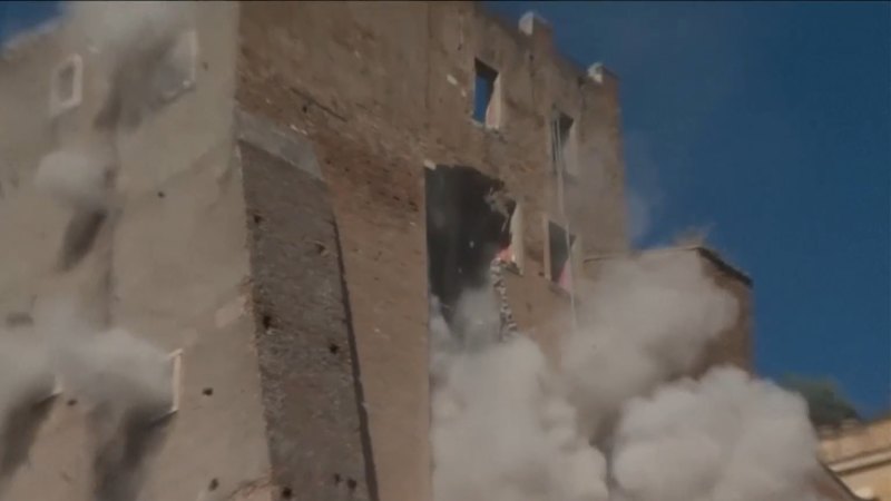 Worker trapped in rubble of collapsed tower in Rome