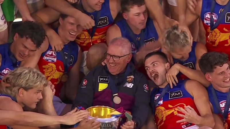 Brisbane Lions defeat Fremantle Dockers to win third straight AFL premiership