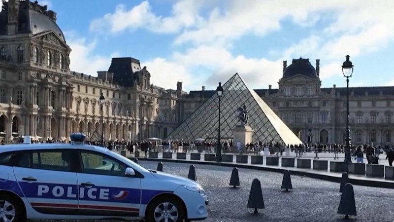 Louvre heist suspects had past convictions