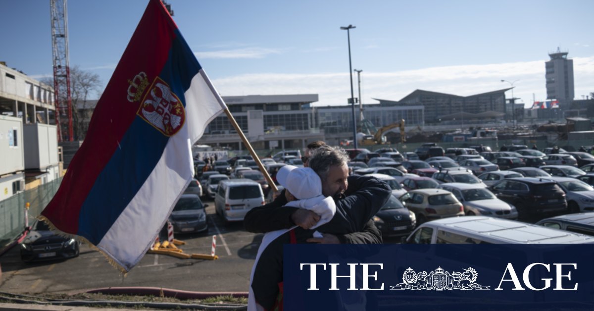 Beograd terdiam saat pahlawan nasional yang dideportasi terbang masuk