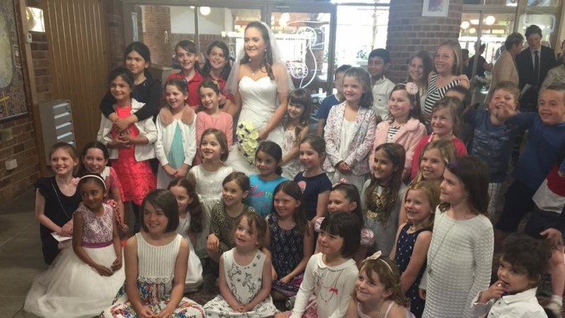 First Grade Teacher At Canberra School Invites Her Whole Class To Her Wedding 