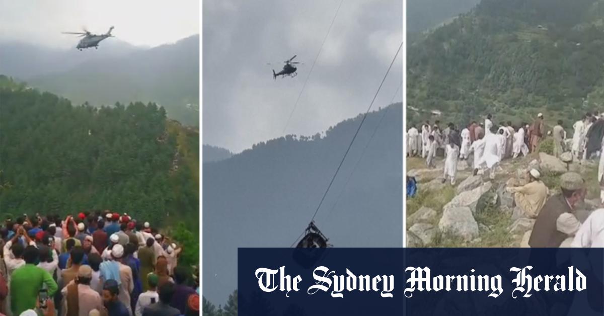 Eight stranded after cable car breaks