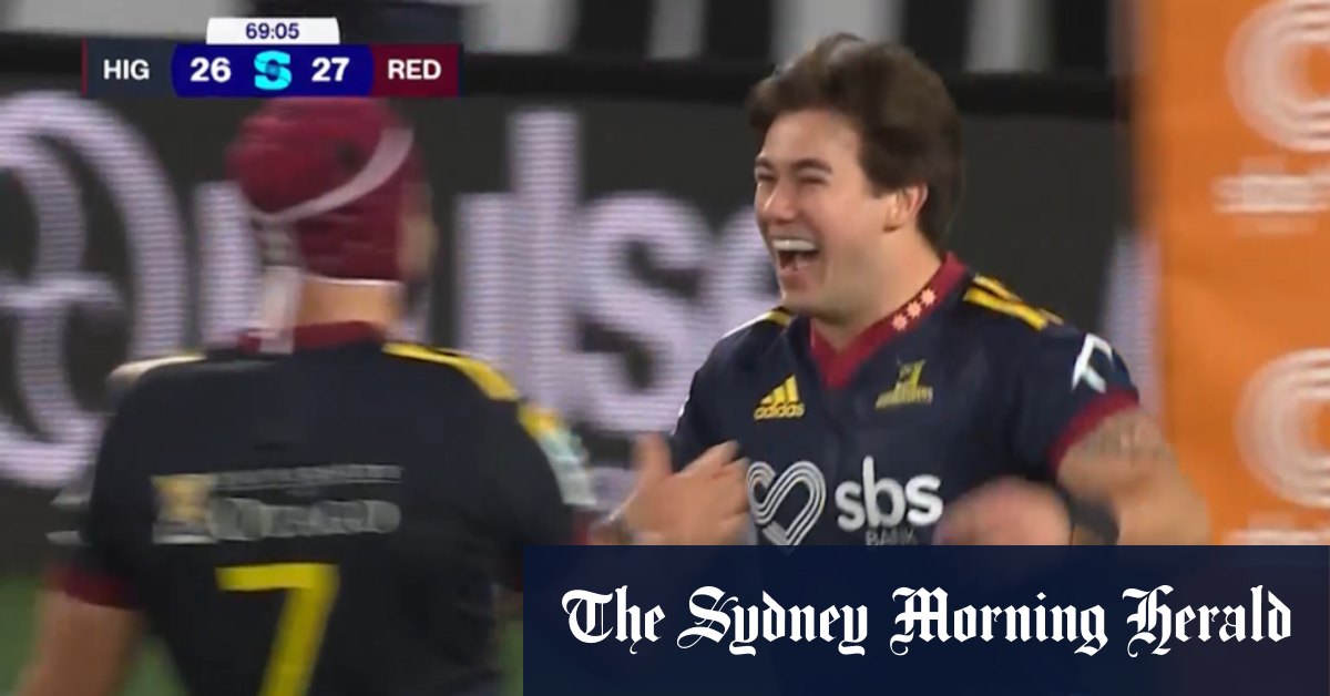 Clumsy try takes Highlanders into the lead