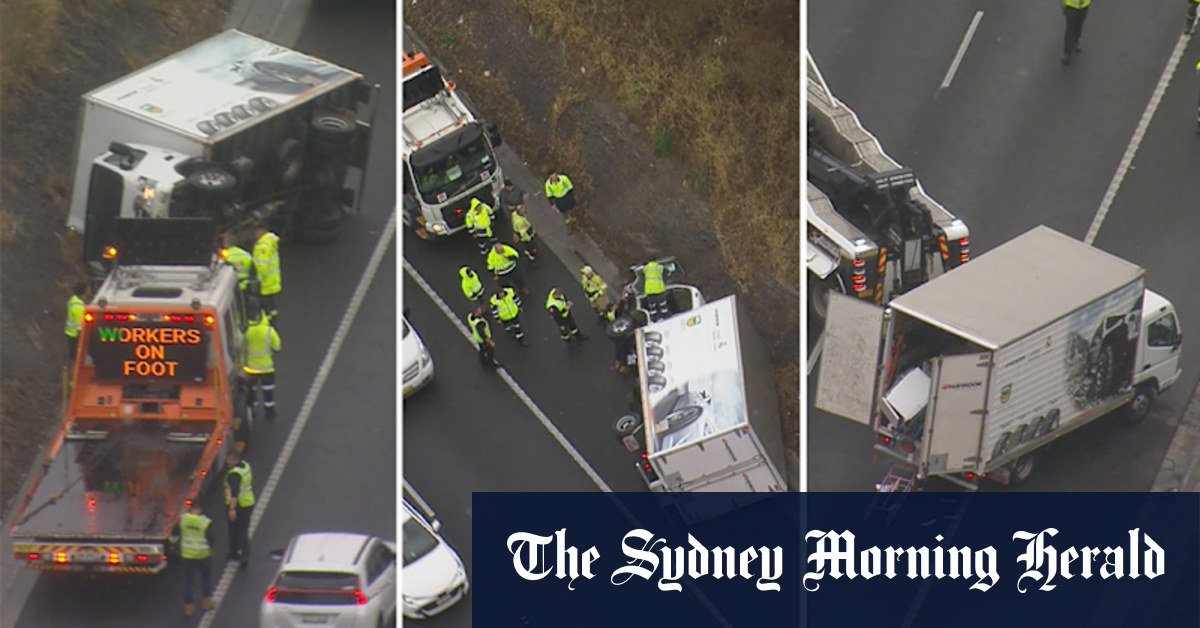 Video Extensive delays in Sydney after multiple crashes