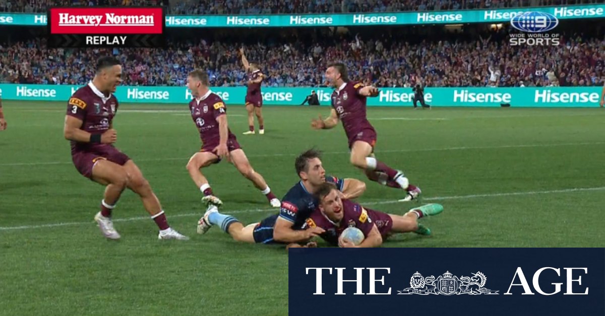 Munster scores on back of freakish Collins play
