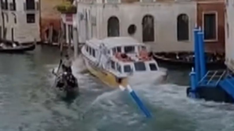 Malfunctioning ferry ploughs into gondolas in Venice