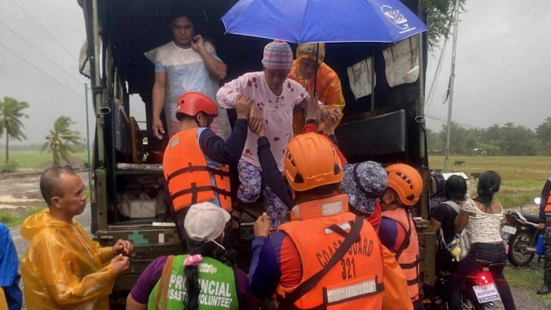 Super Typhoon Fung-wong batters the Philippines