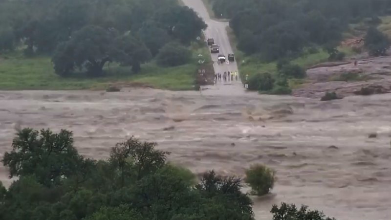 Timelapse shows the speed of rising floodwaters in Texas