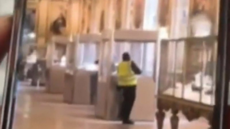 More arrests made over Louvre heist