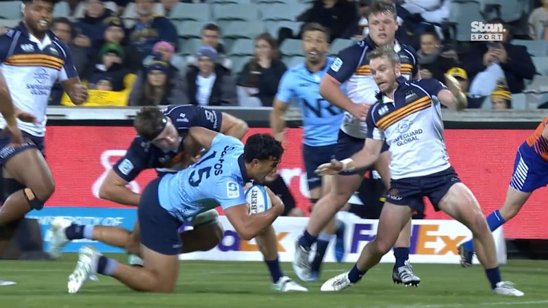Suaalii busts through Brumbies