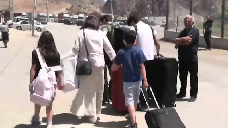 Thousands of Australians ready to leave Middle East