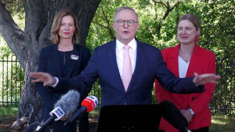 PM heckled by protesters at media conference in Tasmania