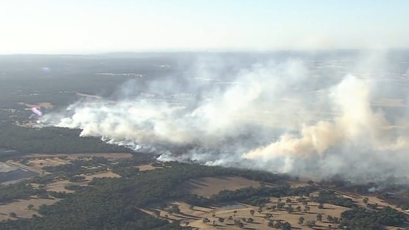 Perth properties under threat from bushfire