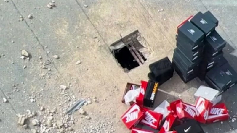Burglars in US cut through mall roof to steal sneakers