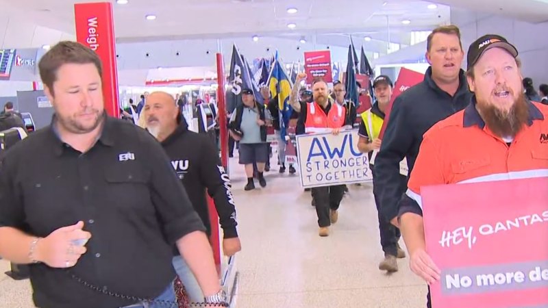 Hundreds of Qantas workers strike